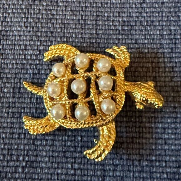 Vintage Turtle Faux Pearl Shell Gold Tone Brooch Pin. - Picture 1 of 5